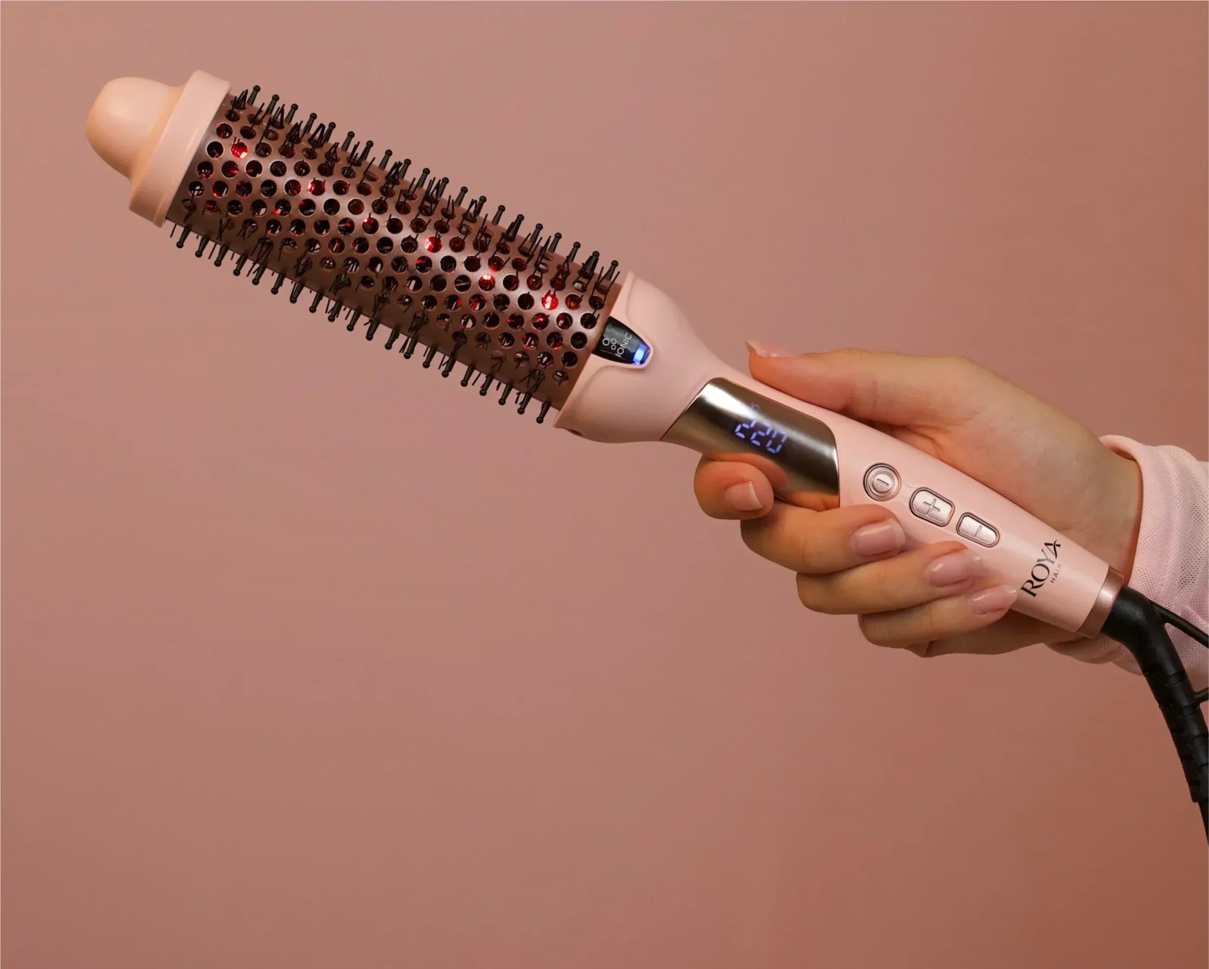 Roya Styling Brush in hand